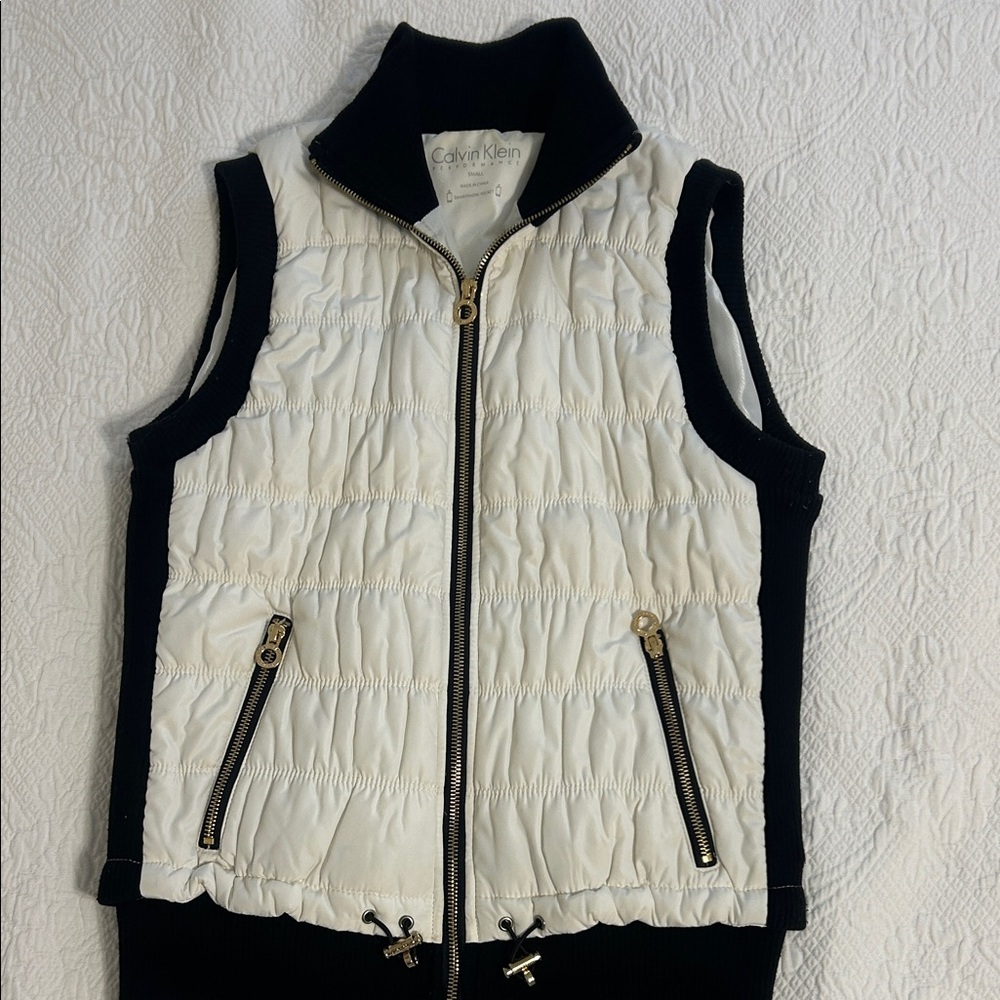 Calvin Klein Women's Black and Cream Quilted Vest